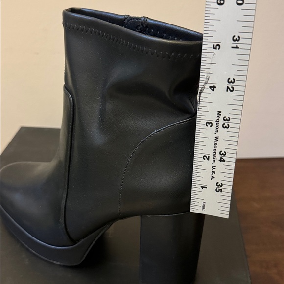 HOUSE OF HARLOW 1960
ANKLE PLATFORM
BOOTS BLACK NEW size 8/5. #2 - Picture 11 of 15